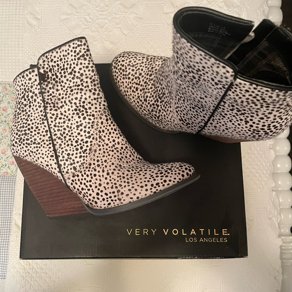 Very Volatile Chocolate Chip booties, size 8